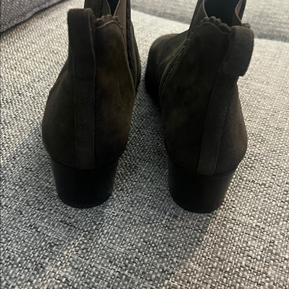 New Talbots Women's DAKOTA SUEDE SCALLOP-EDGE
ANKLE BOOT Olive Green - Picture 2 of 7